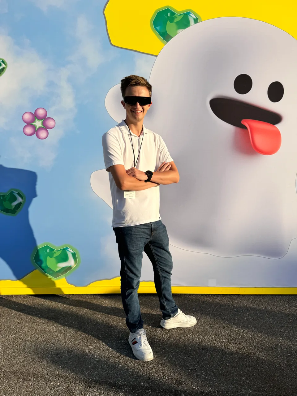 Ivan Fekete wearing Spectacles in front of a Snapchat backdrop
